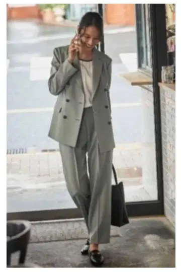 새상품급 CLASSY. 콜라보 자켓 여성 수트 카키