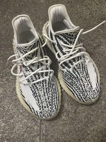 Yeezy Boost 350 V2 화이트/블랙