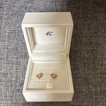 4C 하트 모양 귀걸이 스톤 포함