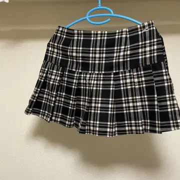 타미힐피거 체크 무늬 플리츠 스커트