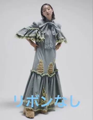 네이트. 거대한 리본이 눌린 데님 드레스