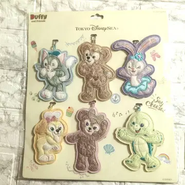 디즈니 리조트 더피와 프렌즈 와펜 배지 참 세트