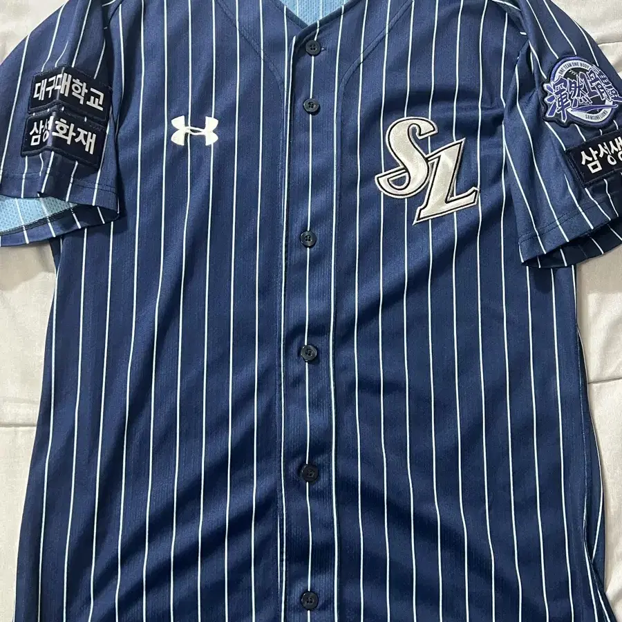 【1993studio】 [LG Twins] Glossy Nylon Baseball Jumper LG Twins LG Glossy Jumper on Bunjang Global Site.