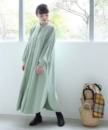 아틀리에 두 사봉 밴드 카라 소매 핀턱 원피스 그린