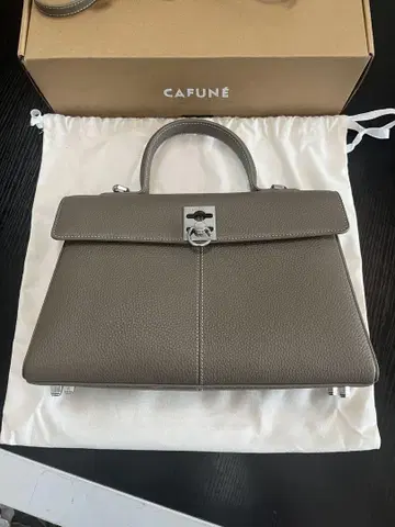 CAFUNE 스탠스 백 브라운스톤