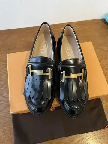 TOD'S 로고 가죽 모카신 로퍼