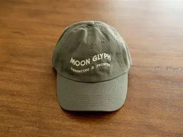 달 문양 모자