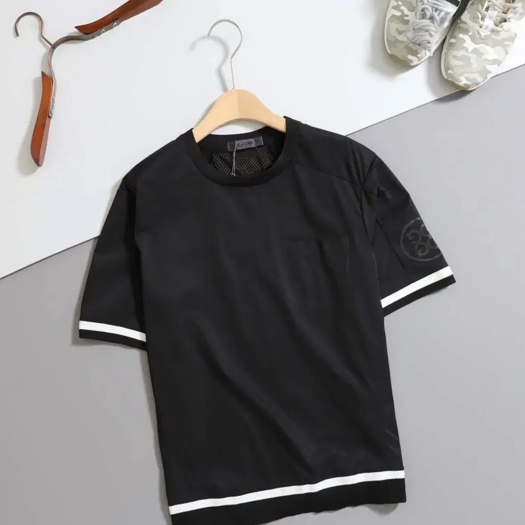 【G FORE】PUNCH-DETAILED T-SHIRT(MEN) /追跡付 Men's Golf Wear Punch-Detail T-Shirt on Bunjang Global Site.