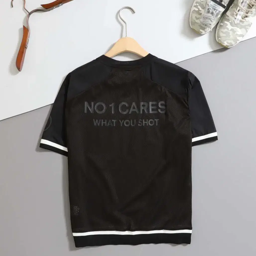 【G FORE】PUNCH-DETAILED T-SHIRT(MEN) /追跡付 Men's Golf Wear Punch-Detail T-Shirt on Bunjang Global Site.