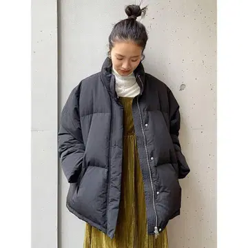 Ungrid / 언그리드 / 미들 기장 루즈 실루엣 다운 블랙