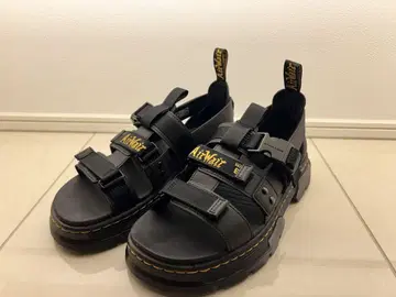 Dr.Martens PEARSON 멀티 스트랩 샌들 블랙
