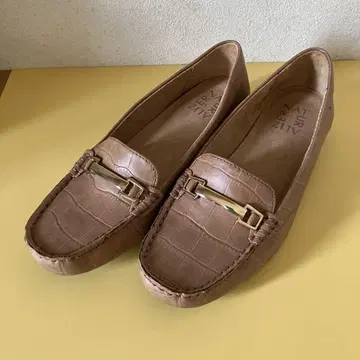 모카신 브라운 베이지 악어 엠보싱 모카신 로퍼 23cm 새상품급