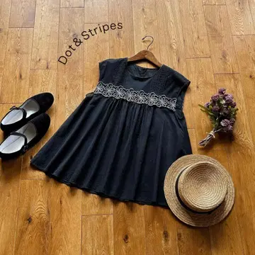 Dot & Stripes* 꽃 자수 풍성한 개더 슬리브리스 블라우스 블랙