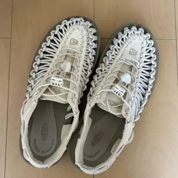 KEEN 유니크 아이보리