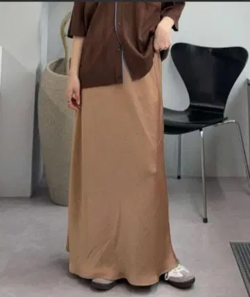 차오패닉 티피 [가녀린 느낌을 연출] 스타일업 새틴 스커트