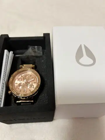 NIXON THE 42-20 CHRONO 골드