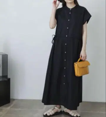 미사용품! 어반 리서치 프렌치 슬리브 셔츠 원피스 블랙