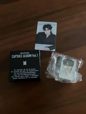 BTS 캡슐 앨범과 트레이딩 카드 j-hope 세트