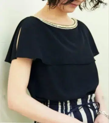 Ballsey 보르지 비쥬 플레어 칼라 블라우스