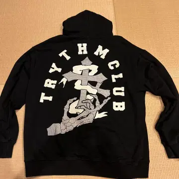 TRYTHMCLUB 블랙 후드 후드티