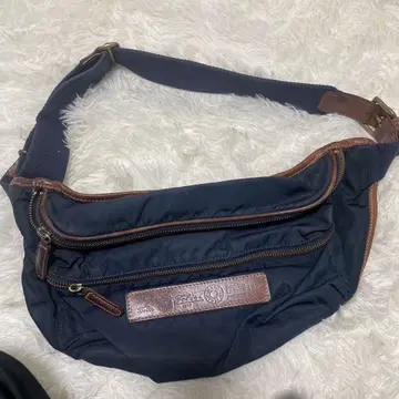 Felisi 바디백 네이비