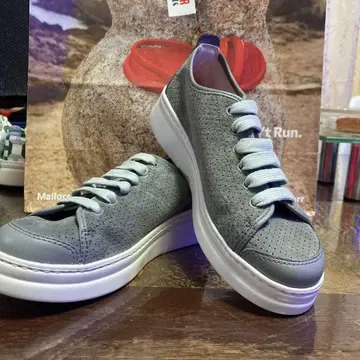 CAMPER 그레이 스웨이드 스니커즈