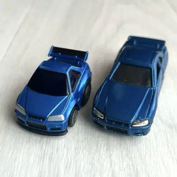 r34 쵸로 q, 토미카 2대 세트