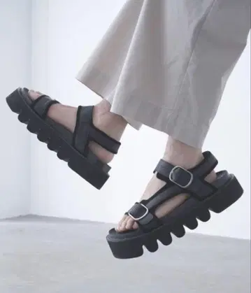 새상품 Alpinus 하이 밑창 가죽 샌들 S 사이즈 블랙