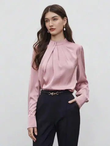 컨디션 최상 더스티 핑크 모크넥 디자인 새틴 블라우스