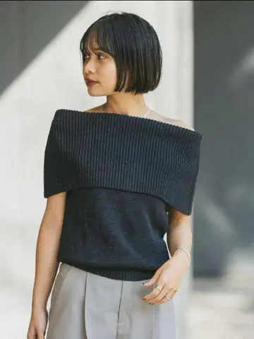 미사용품 노블 페이퍼 얀 오프숄더 슬리브리스