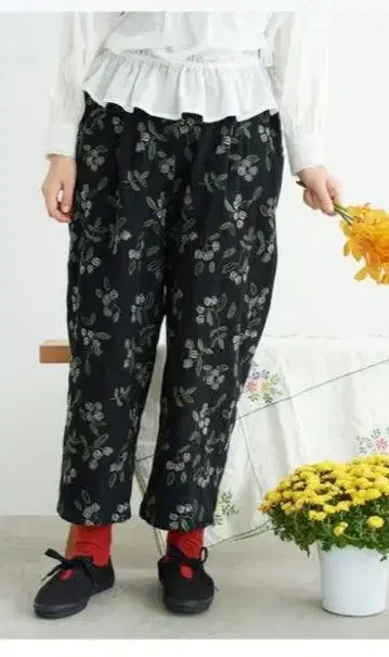 샹브르두샹메 히메이치고노키 자수 미자카메 팬츠 블랙