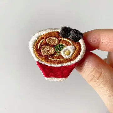 라멘 손자수 브로치