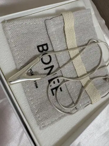 BONEE 925 실버 V자형 목걸이