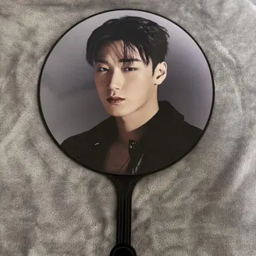 ATEEZ 선 부채