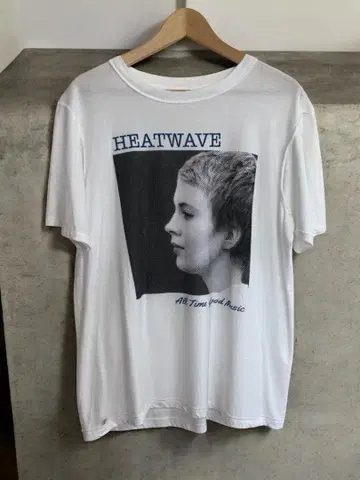PRETTY MONKEYxHEATWAVE 'Jean Seberg' 티셔츠