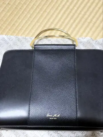 블랙 가죽 핸드백