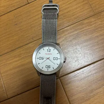 NIXON 쿼츠 손목시계 화이트