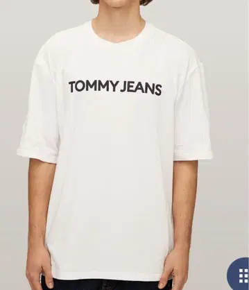 스키즈 필릭스 착용 모델 TOMMYJEANS 뉴 클래식 티셔츠