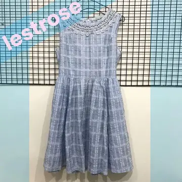 A525 LESTROSE 슬리브리스 원피스 블루 체크 라메