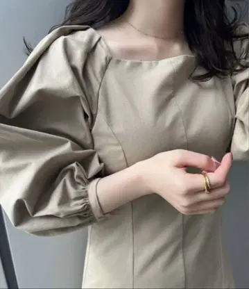 anuans*스퀘어 넥 볼륨 슬리브 원피스*베이지 S