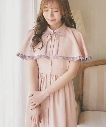 프릴이 달린 케이프 원피스 핑크 아림