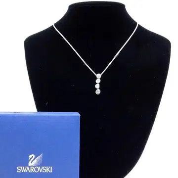새상품급 SWAROVSKI 스와로브스키 4개 스윙 목걸이 돌잡이 없음