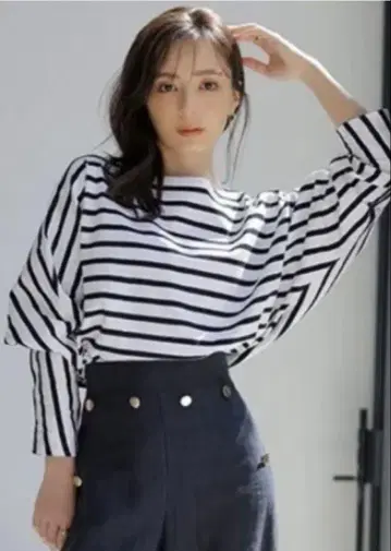 스트라이프 보트넥 오분소매 상의