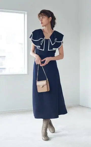 SNIDEL 프릴 칼라 슬리브리스 원피스