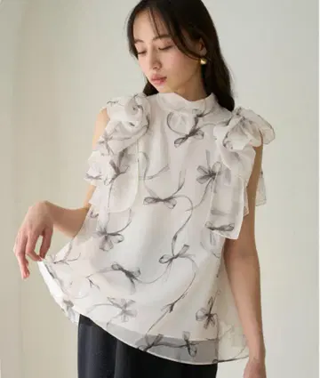 snidel 리본 슬리브 오간 시스루 블라우스 베이지