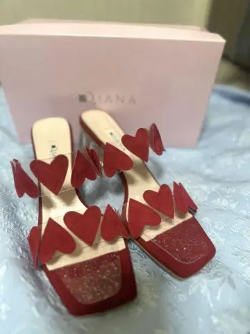 DIANA 하트 장식 레드 샌들