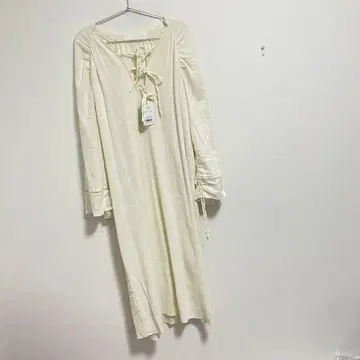 언그리드 개더 디자인 원피스 ( 볼륨 슬리브 )
