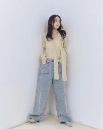 새상품 Andequal 백 슬릿 커브 데님 팬츠