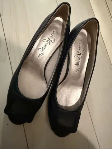 긴자 카네마츠 오픈토 블랙 펌프스 23.5cm 미들 힐