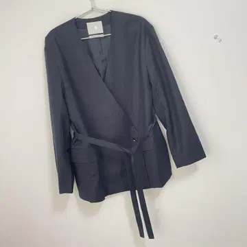 크리 컴포트 노카라 벨트 자켓
